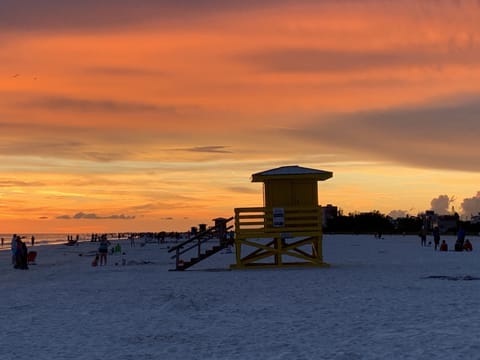 Beach nearby, sun loungers, beach towels