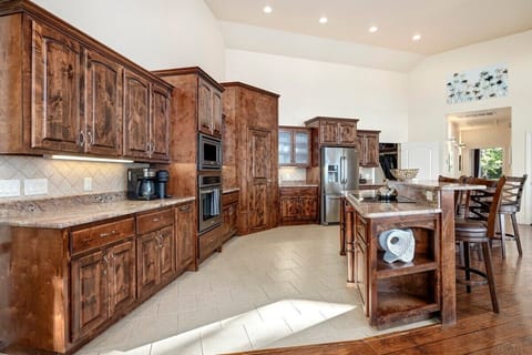 Complete with ample counter space and updated amenities, our fully-stocked kitchen is the perfect place to make your favorite meal, baked good or cup of coffee.