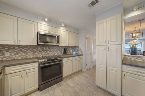 Dolphin Cove - Beachfront Holiday Isle Pet-Friendly Townhome in Destin, Florida with Ocean Views from Balcony - Bliss Beach Rentals