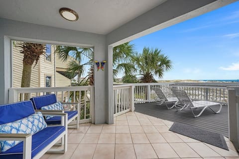 Dolphin Cove - Beachfront Holiday Isle Pet-Friendly Townhome in Destin, Florida with Ocean Views from Balcony - Bliss Beach Rentals