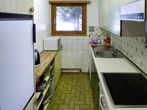 Property, Sink, Building, Tap, Architecture, Interior Design, Flooring, Kitchen, Floor