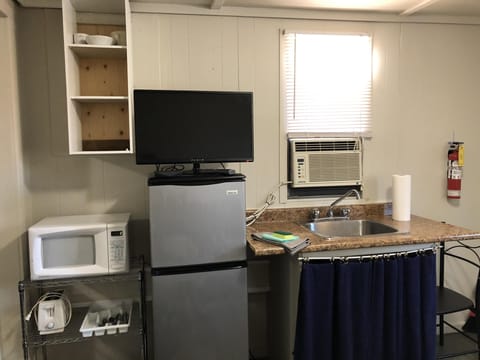 Fridge, microwave, coffee/tea maker, cookware/dishes/utensils