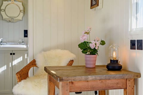 Aurora, One Bedroom Cotswold Holiday Cabin