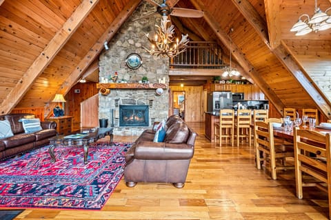 Grand Pinnacle's cozy living area