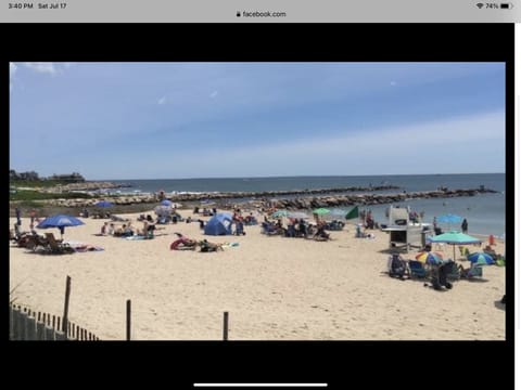 Beach nearby, sun loungers, beach towels