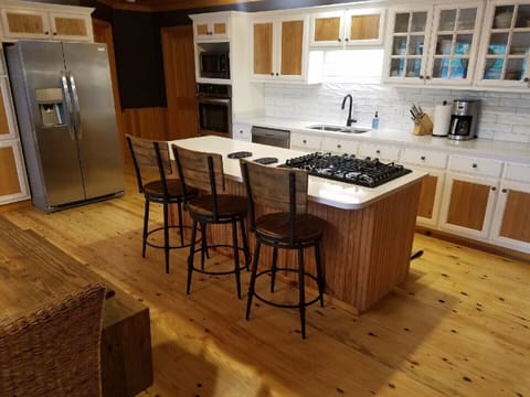 Gas cooktop. All new appliances.