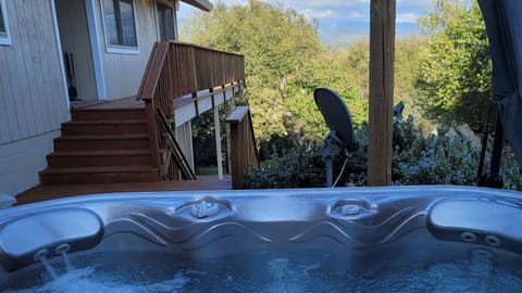 Hot tub with beautiful views of the Sierras