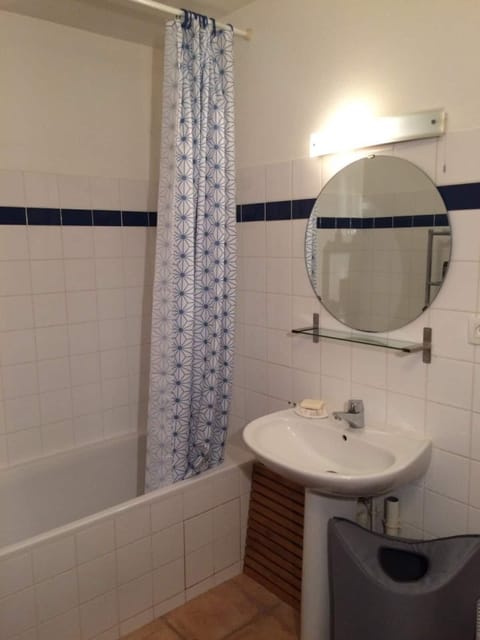 Combined shower/tub, hair dryer, towels, toilet paper