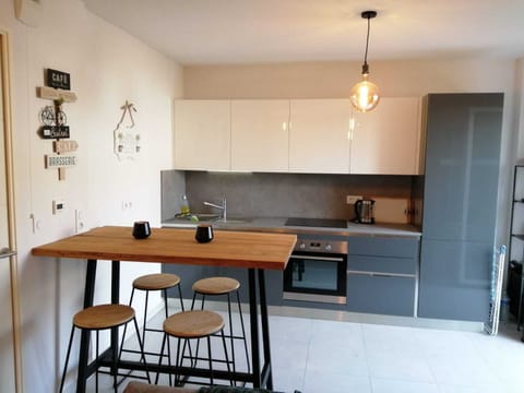 Modern Kitchen with dishwasher