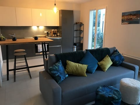 Bright & modern living area