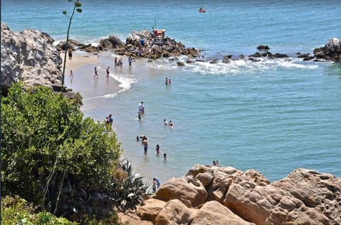 Beach nearby, sun loungers, beach towels