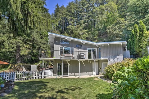 Troutdale Vacation Rental | 3BR | 3BA | 2 Stories | 1,836 Sq Ft