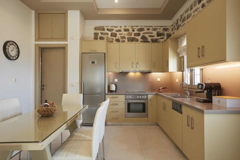 Featuring a fully equiped kitchen for culinary wonders.