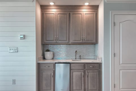 Wet bar with an ice maker