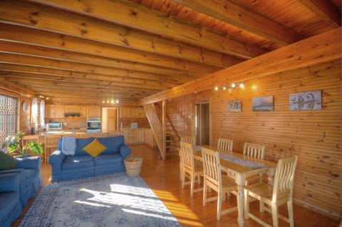 Lounge, Dining and Kitchen Area