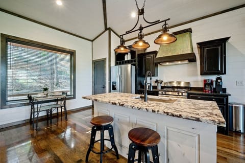 B35DBD47-0831-4805-A34D-7D9F86AE03F5_1_201_a