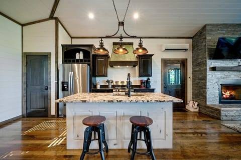 8A823BB5-9DD5-4F05-B23D-ACEBC8767199_1_201_a