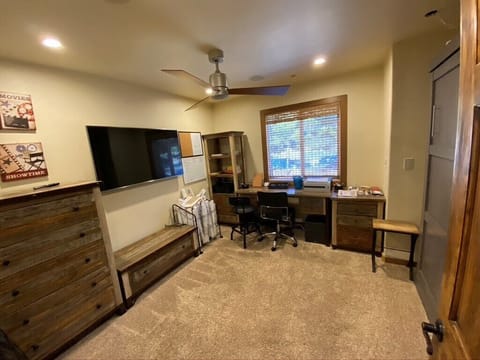 office/ murphy queen bed