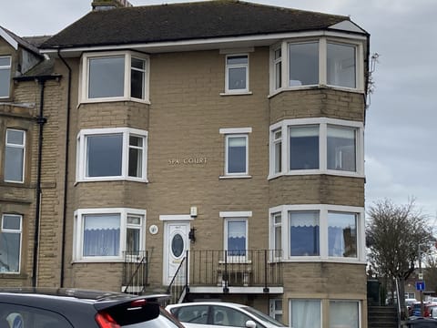 corner 1st floor apartment, having the sun all afternoon