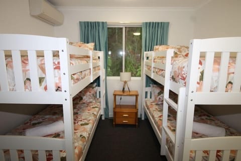 2 bedrooms, travel crib, bed sheets