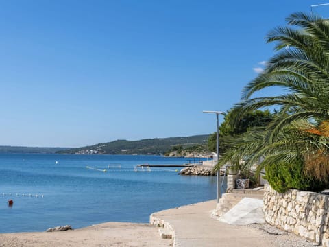 Blue, Body Of Water, Coast, Coastal And Oceanic Landforms, Sea, Waterway, Horizon, Bank, Beach, Shore