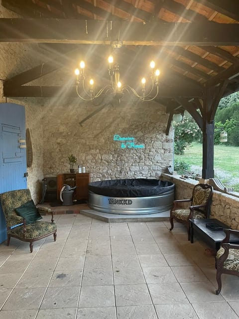 Indoor spa tub