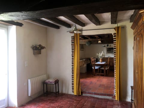 PETIT SALON VUE SUR SAM