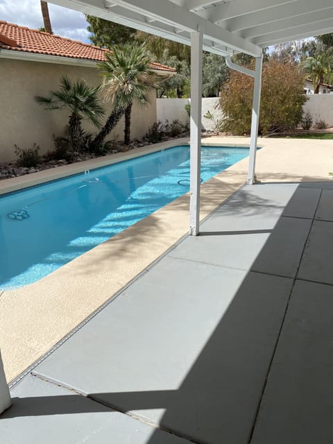 Pool outdoor, patio