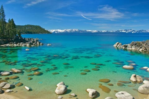 Beach nearby, sun loungers, beach towels