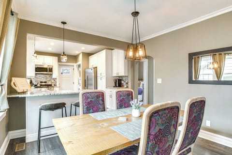 Dining Area | Dishware & Flatware Provided