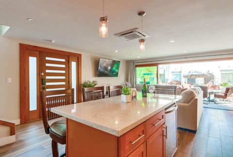 Kitchen center island with seating