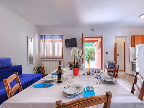 Table, Furniture, Property, Picture Frame, Azure, Chair, Decoration, Lighting, Interior Design, Tablecloth