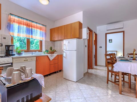 Cabinetry, Property, Furniture, Table, Countertop, Kitchen, Interior Design, Lighting, Kitchen Stove, Kitchen Appliance