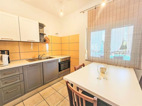 Cabinetry, Countertop, Furniture, Property, Sink, Kitchen Sink, Wood, Interior Design, Building, Chair