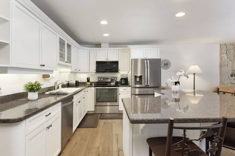 The fully equipped kitchen makes preparing a light snack or full gourmet meal a breeze.