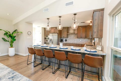 Kitchen Area & Additional Breakfast Bar Seating for 6 People (Second Floor)