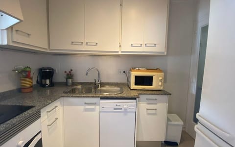 Microwave, oven, dishwasher, coffee/tea maker