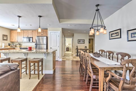 Living Room | 8-Person Dining Table