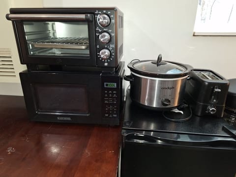 Micro, toaster oven/air fryer, crock pot