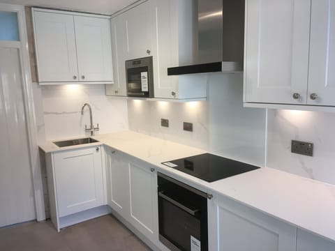 Pristine new kitchen. Dishwasher, washer/dryer, fridge, micro, boiling water tap