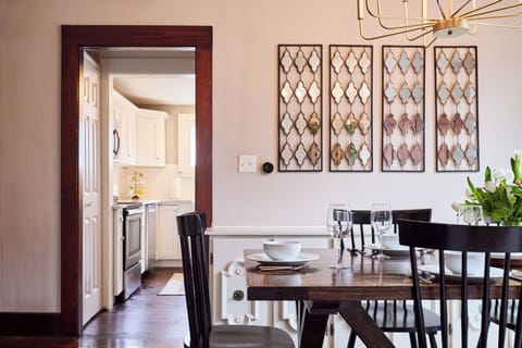 Beautiful dining area for 6