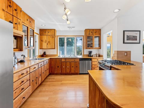 Fully stocked, spacious kitchen