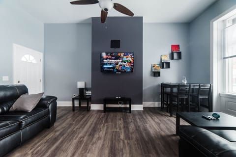 Living area | TV, Netflix, streaming services, offices