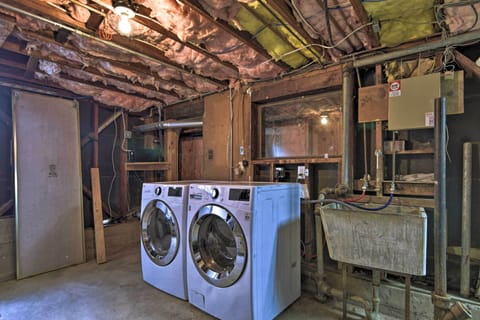 Washer/Dryer (Unfinished Area)