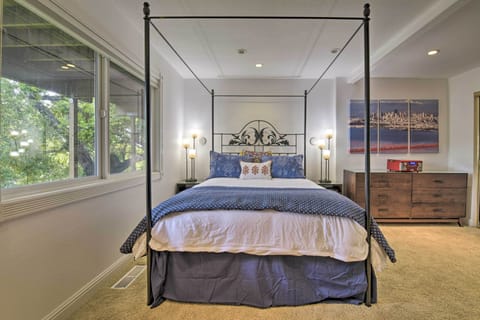 Bedroom | Queen Bed | Flat-Screen Cable TV