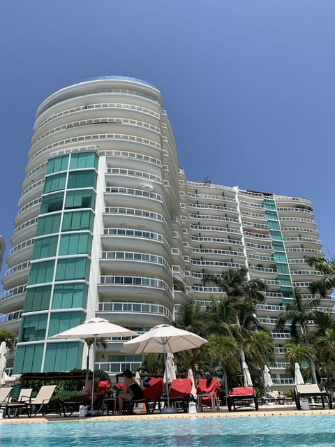 Bay View Grand Marina, a view from the pool