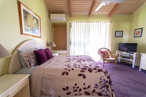 2 bedrooms, iron/ironing board, travel crib, WiFi