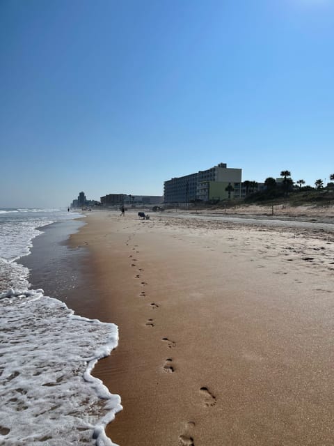 Beach nearby, sun loungers, beach towels