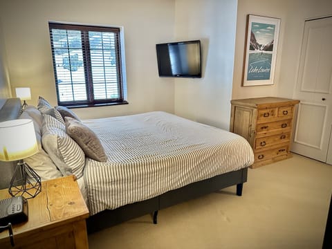 2 bedrooms, memory foam beds, WiFi, bed sheets