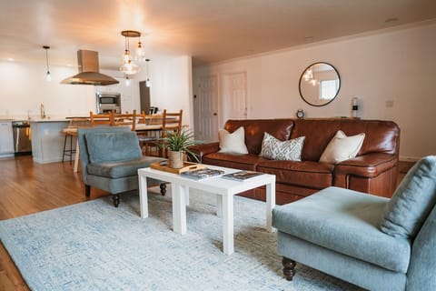 Stylish and inviting. We are waiting to host you during your next getaway. 